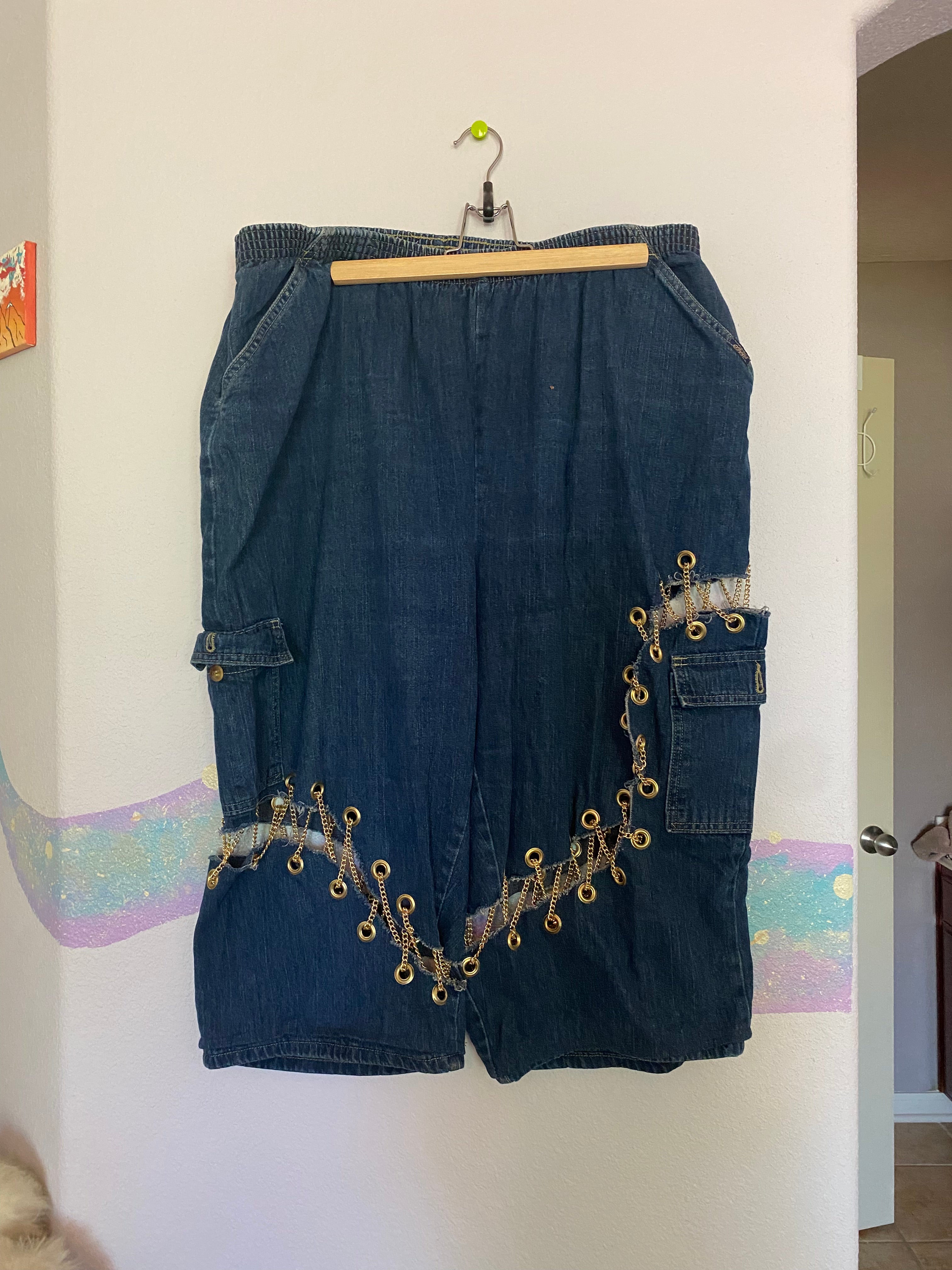 baggy denim jorts with chains for a baddie