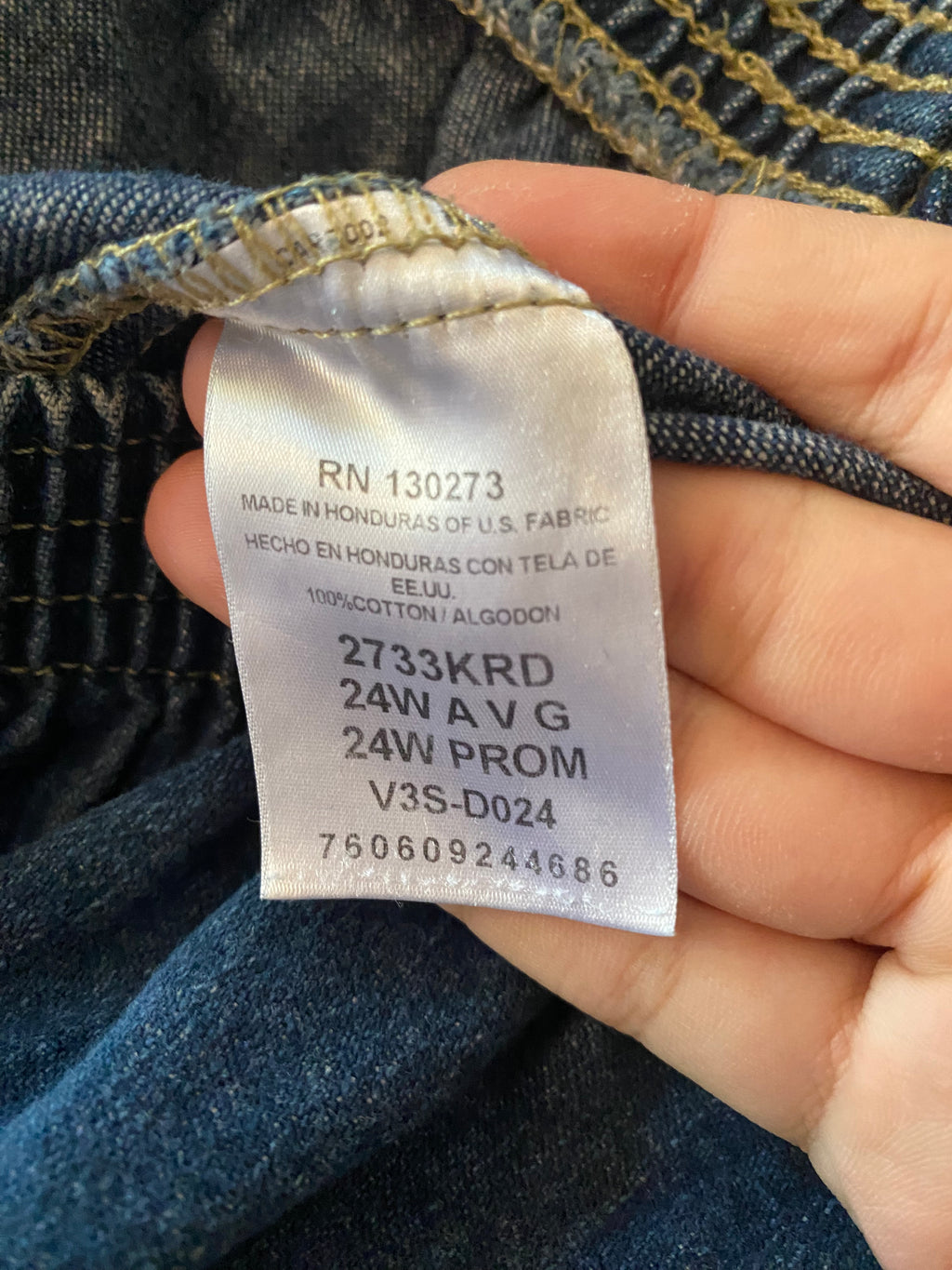 baggy denim jorts with chains for a baddie